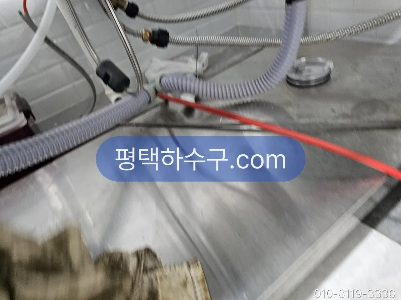싱크대 막힘 현장 — 싱크대 하부 주름관을 빼고 플렉스샤프트 투입
