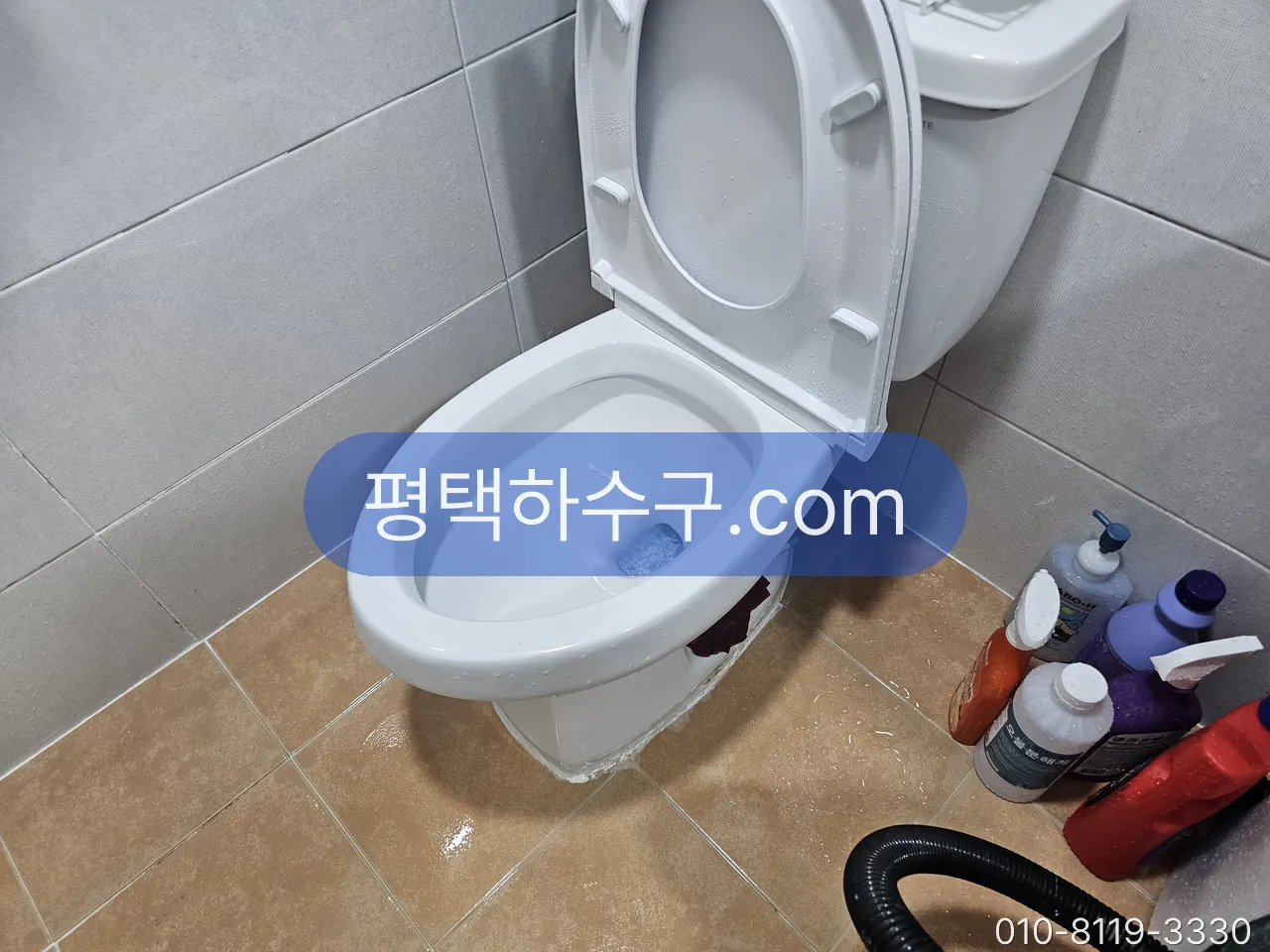 변기 막힘 현장 — 변기 관통 후 물 내림 상태 확인